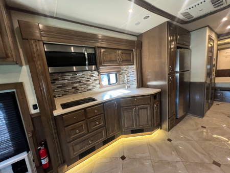Used 2018 Showhauler 45' Motorcoach