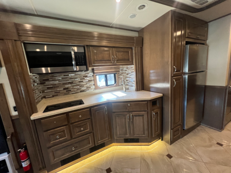 Used 2018 Showhauler 45' Motorcoach