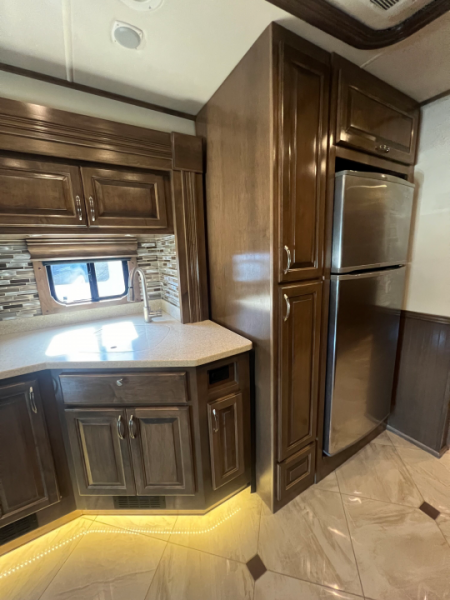 Used 2018 Showhauler 45' Motorcoach