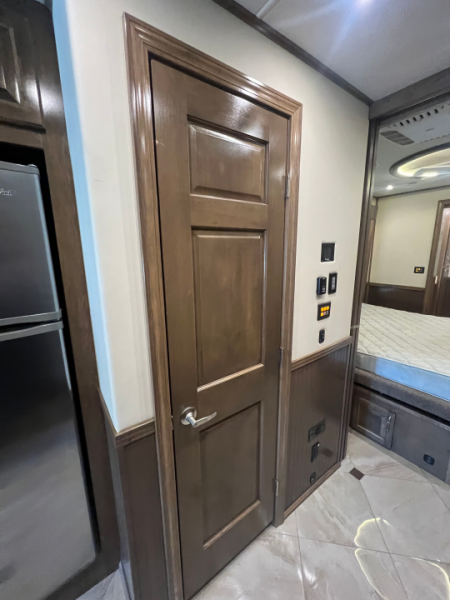 Used 2018 Showhauler 45' Motorcoach