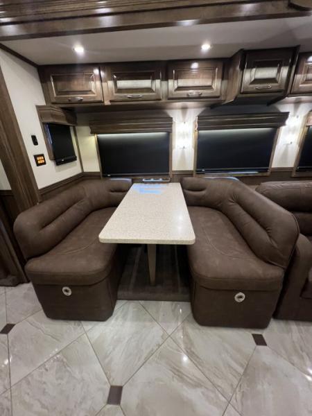 Used 2018 Showhauler 45' Motorcoach