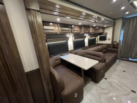 Used 2018 Showhauler 45' Motorcoach