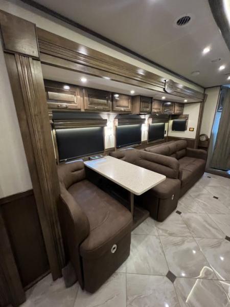 Used 2018 Showhauler 45' Motorcoach