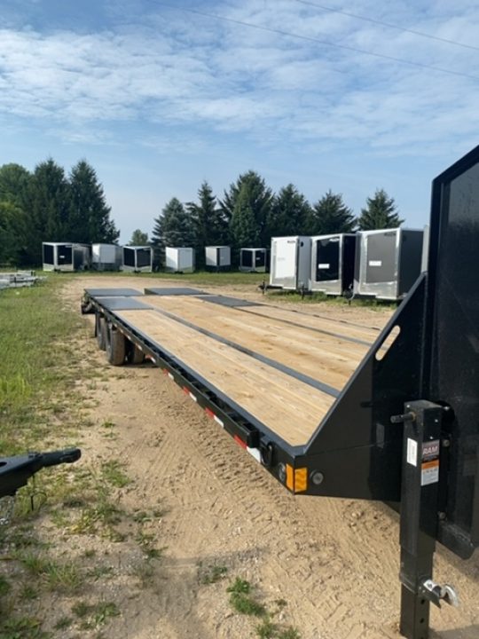 New 2027 Load Trail 102"X32' MAX RAMPS Gooseneck Bodies