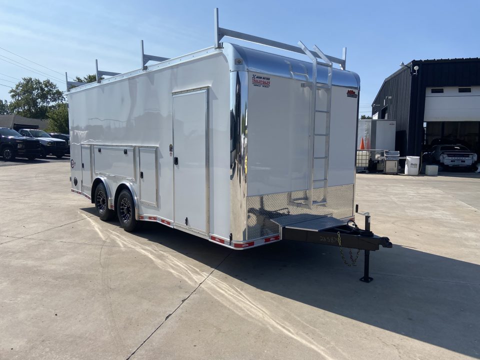 New United Trailers UXT-8.5X20 Contractor