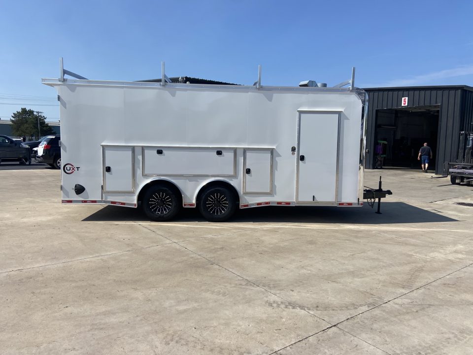New United Trailers UXT-8.5X20 Contractor