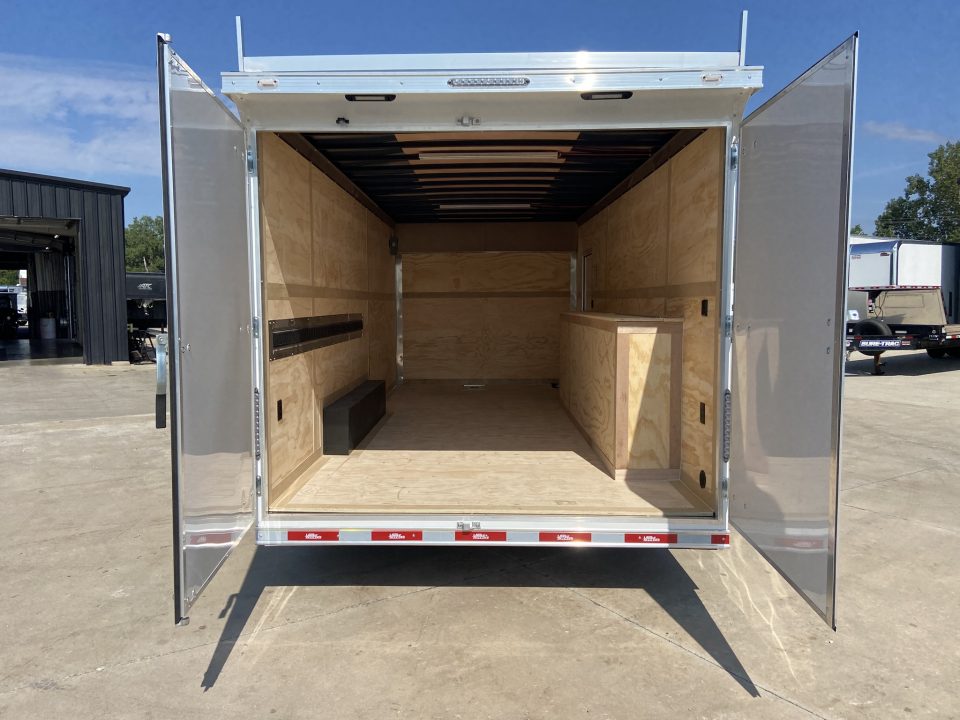 New United Trailers UXT-8.5X20 Contractor