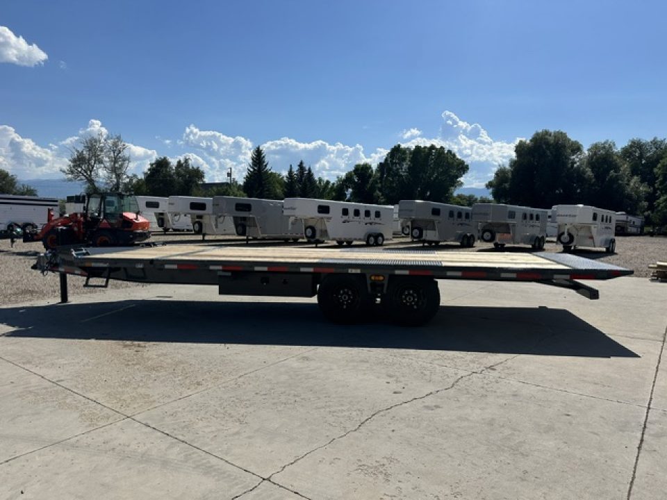 New 2026 Diamond C 24' Flatbed Deck Over Tilt