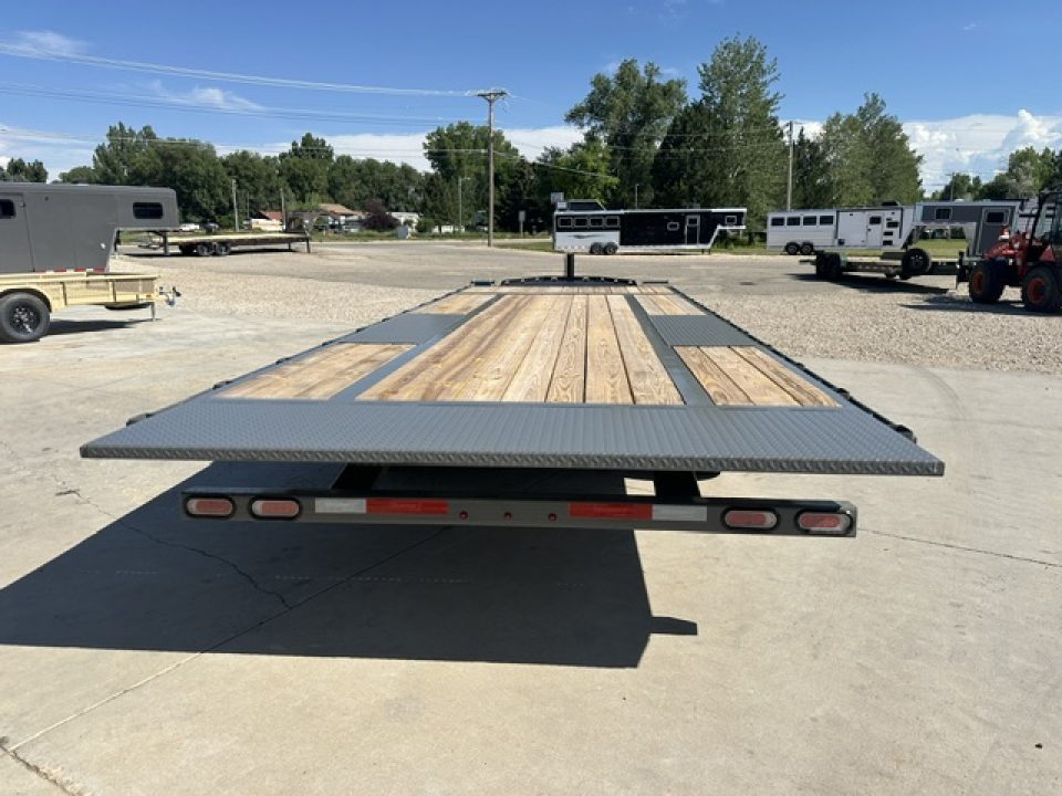 New 2026 Diamond C 24' Flatbed Deck Over Tilt