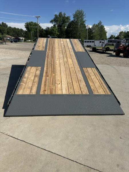 New 2026 Diamond C 24' Flatbed Deck Over Tilt