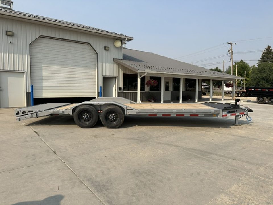 New 2026 Diamond C 22' Flatbed