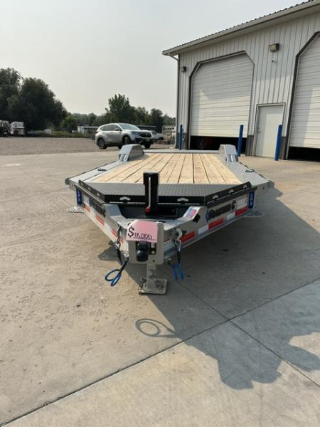 New 2026 Diamond C 22' Flatbed