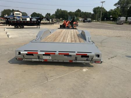 New 2026 Diamond C 22' Flatbed