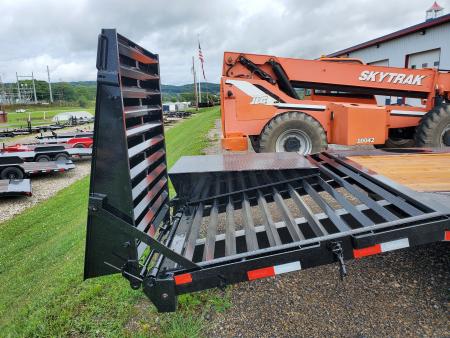 New 2027 Delco Trailers Gooseneck Deckover / 14,000 GVWR / 102"x25' / Monster Ramps