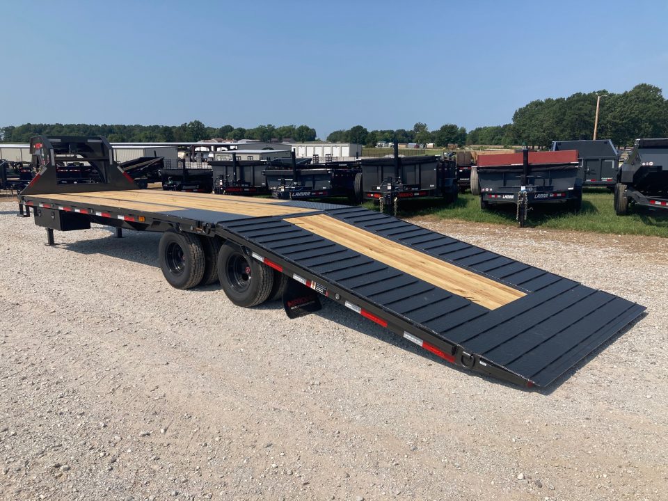 New 2027 MAXX-D 102x32 TANDEM 22.5K GN HYDROTAIL W/ STEEL RUNNERS & WIRELESS REMOTE Flatbed Trailer