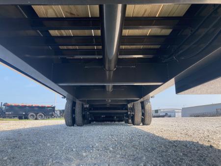 New 2027 MAXX-D 102x32 TANDEM 22.5K GN HYDROTAIL W/ STEEL RUNNERS & WIRELESS REMOTE Flatbed Trailer