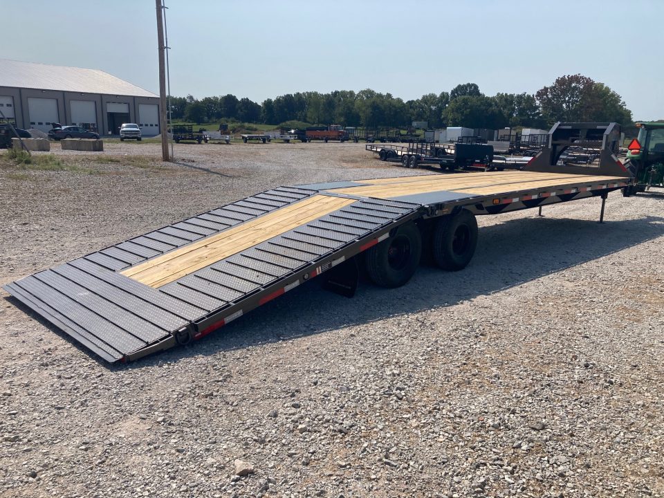 New 2027 MAXX-D 102x36 TANDEM 25K GN HYDROTAIL W/ STEEL RUNNERS, HYDROJACKS, 14 PLY TIRES & WIRELESS REMOTE Flatbed Trailer