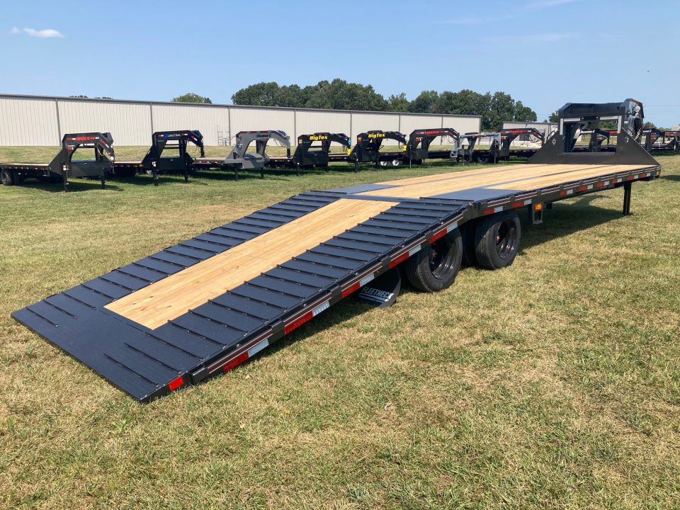 New 2027 Diamond C Trailers 102X32 TANDEM 40K GN HYDROTAIL W/ STEEL RUNNERS, HYDROJACK, DISC BRAKES & WIRELESS REMOTE Flatbed Trailer