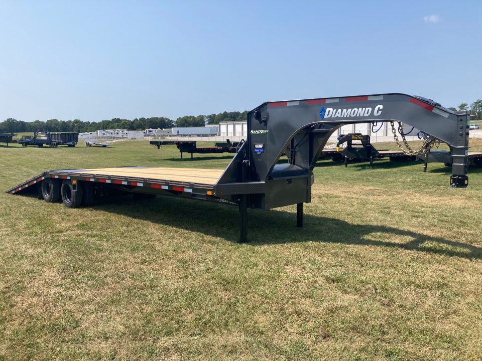 New 2027 Diamond C Trailers 102X32 TANDEM 40K GN HYDROTAIL W/ STEEL RUNNERS, HYDROJACK, DISC BRAKES & WIRELESS REMOTE Flatbed Trailer