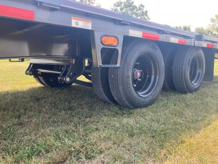 New 2027 Diamond C Trailers 102X32 TANDEM 40K GN HYDROTAIL W/ STEEL RUNNERS, HYDROJACK, DISC BRAKES & WIRELESS REMOTE Flatbed Trailer
