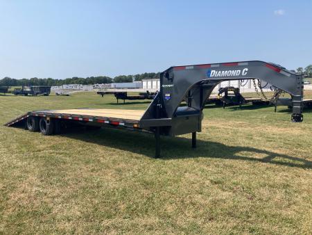 New 2027 Diamond C Trailers 102X32 TANDEM 40K GN HYDROTAIL W/ STEEL RUNNERS, HYDROJACK, DISC BRAKES & WIRELESS REMOTE Flatbed Trailer