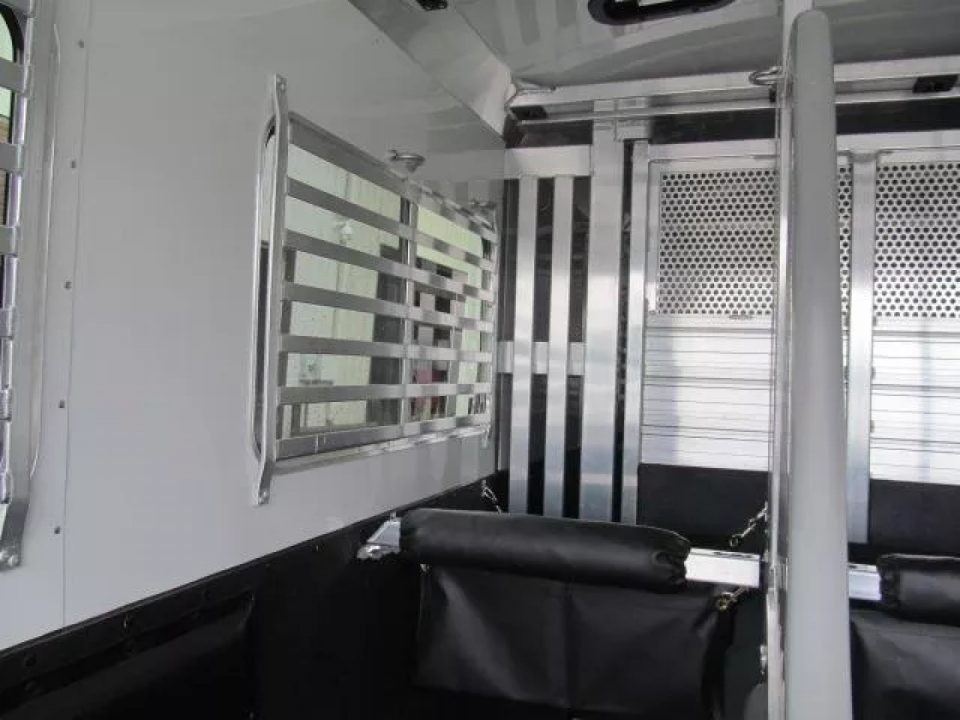 New 4-Star Trailers 6 Horse Head to Head with Dressing Room Horse Trailer