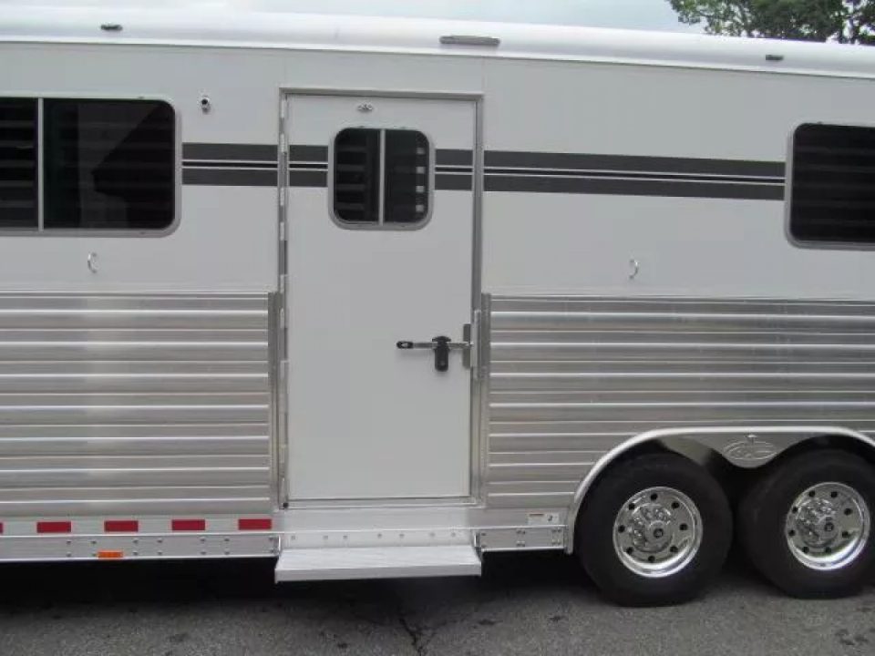 New 4-Star Trailers 6 Horse Head to Head with Dressing Room Horse Trailer