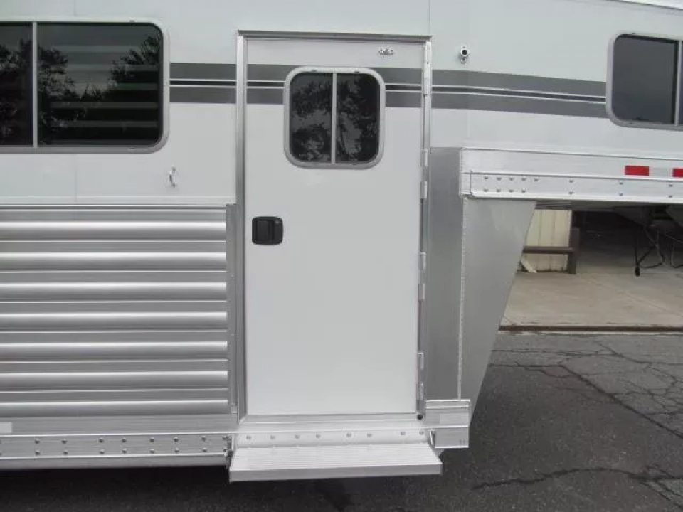 New 4-Star Trailers 6 Horse Head to Head with Dressing Room Horse Trailer
