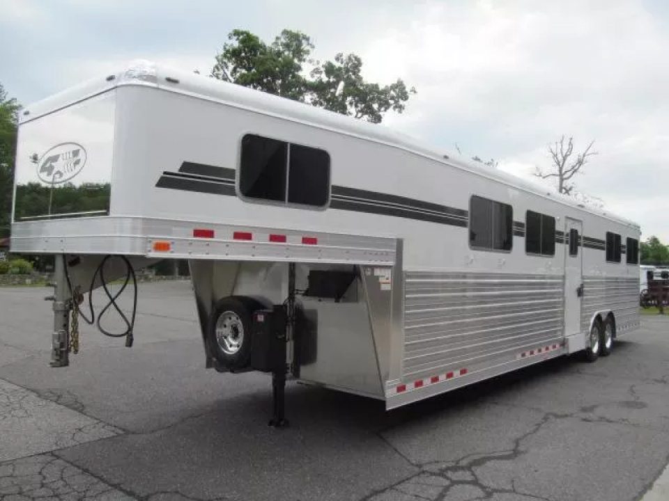 New 4-Star Trailers 6 Horse Head to Head with Dressing Room Horse Trailer