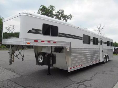 New 4-Star Trailers 6 Horse Head to Head with Dressing Room Horse Trailer