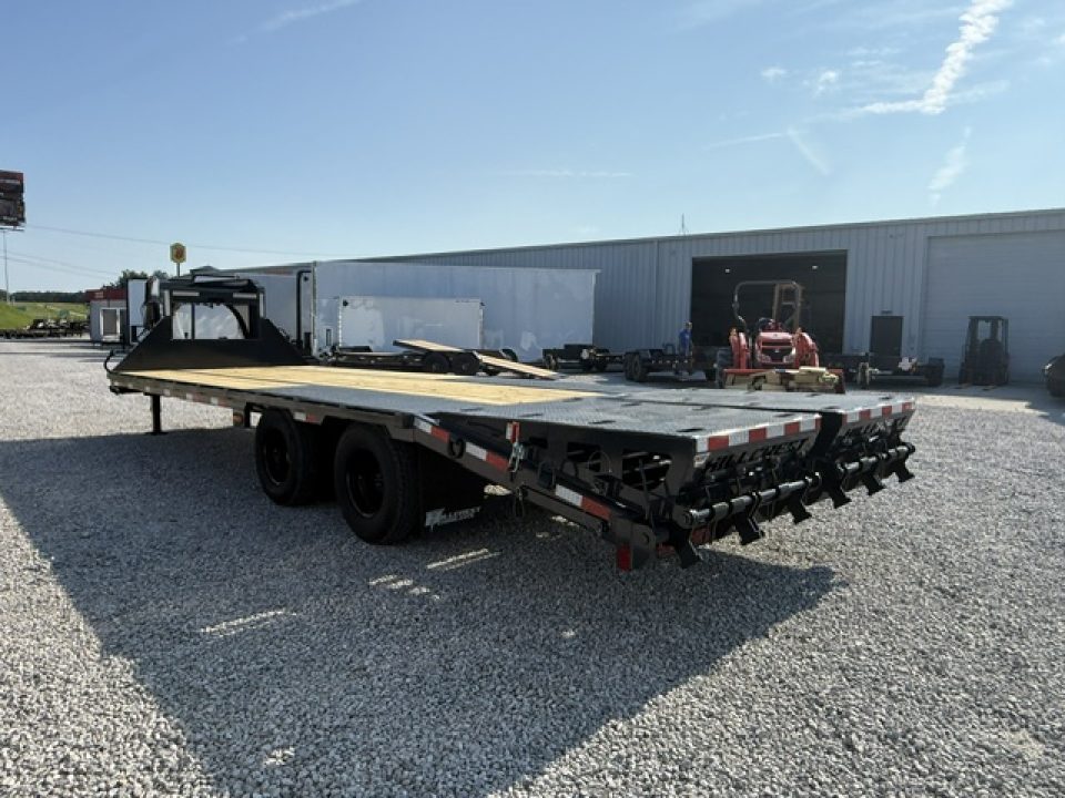 New HillCrest Gooseneck 20+5 25.9 W/ Max Ramp