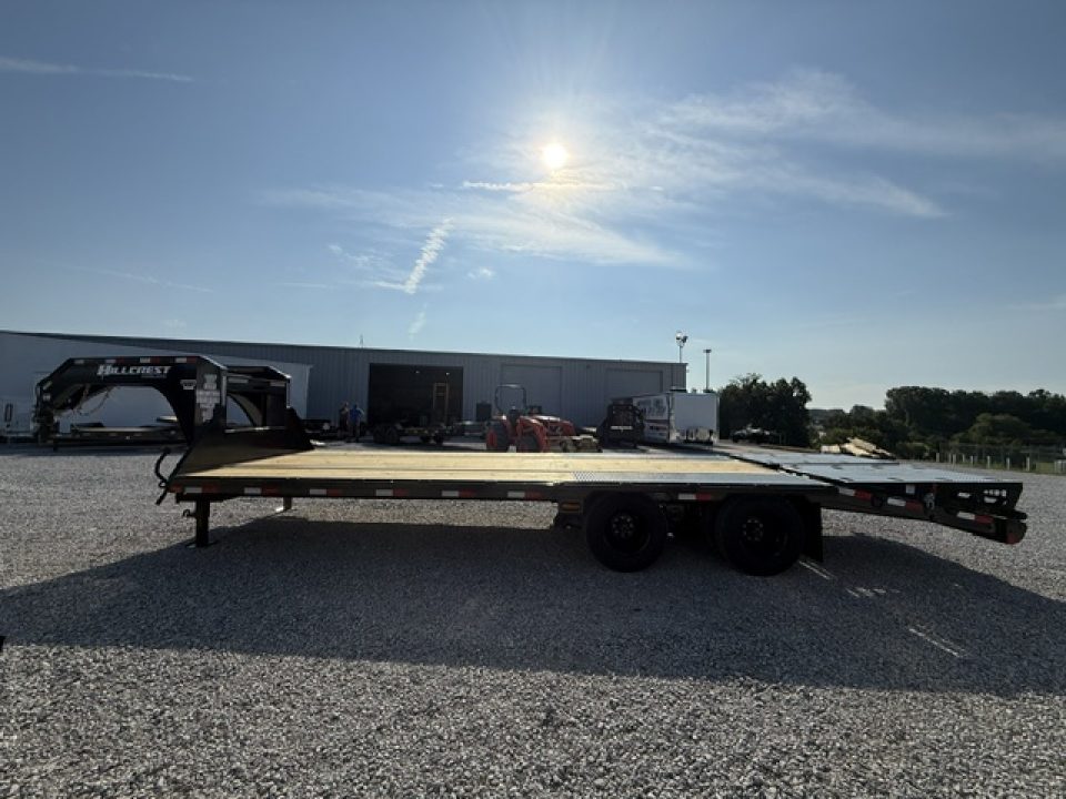 New HillCrest Gooseneck 20+5 25.9 W/ Max Ramp