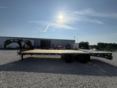New HillCrest Gooseneck 20+5 25.9 W/ Max Ramp