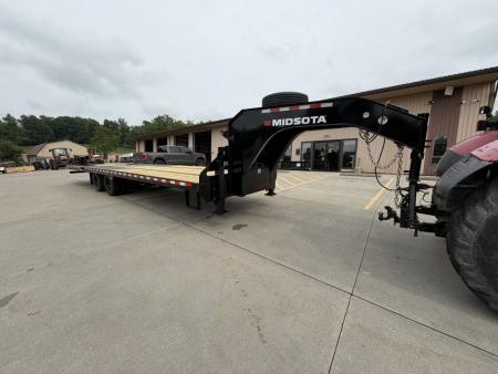 New 2026 Midsota Trailers 102 x32' Gooseneck Equipment Trailer - Solar Charge/Traction Strips/Hydraulic Jacks-Tail/Winch Plate-Guide/Spare Tire/Rear Loading LED Lights - 23,000# GVWR