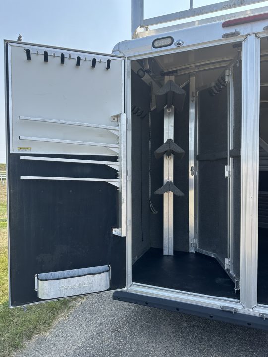 Used 2006 Cimarron Trailers 3H 15.5" LQ Horse Trailer