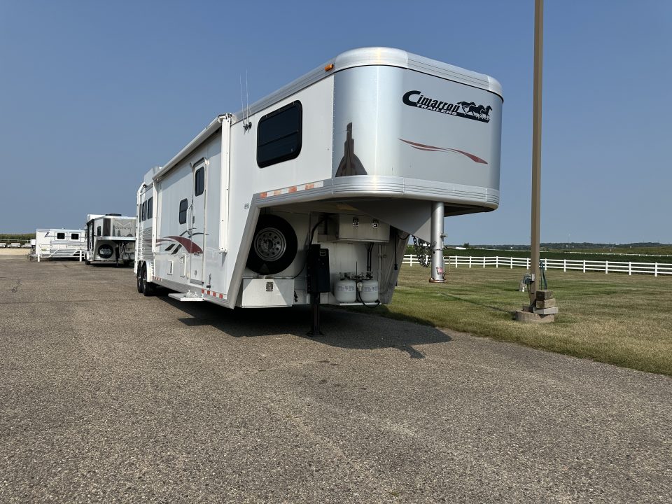 Used 2006 Cimarron Trailers 3H 15.5" LQ Horse Trailer