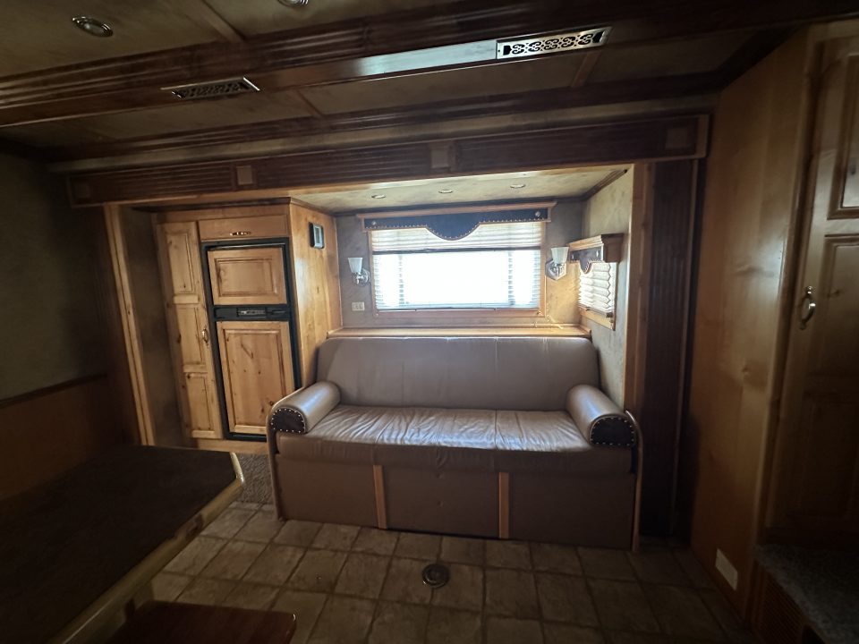 Used 2006 Cimarron Trailers 3H 15.5" LQ Horse Trailer