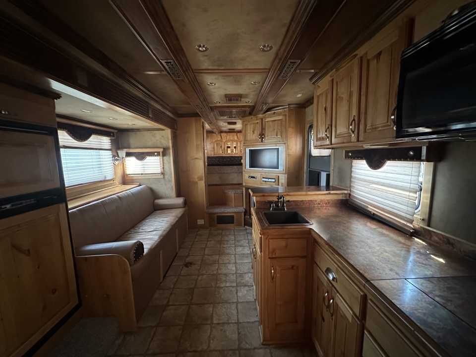 Used 2006 Cimarron Trailers 3H 15.5" LQ Horse Trailer