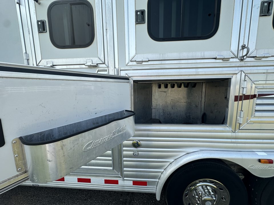 Used 2006 Cimarron Trailers 3H 15.5" LQ Horse Trailer