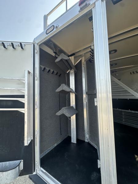 Used 2006 Cimarron Trailers 3H 15.5" LQ Horse Trailer