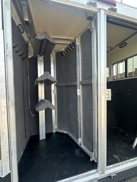 Used 2006 Cimarron Trailers 3H 15.5" LQ Horse Trailer