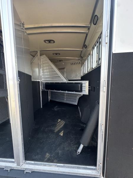 Used 2006 Cimarron Trailers 3H 15.5" LQ Horse Trailer