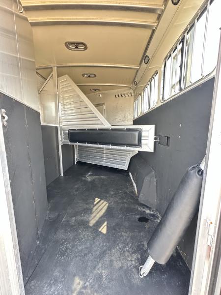 Used 2006 Cimarron Trailers 3H 15.5" LQ Horse Trailer
