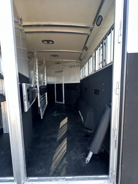 Used 2006 Cimarron Trailers 3H 15.5" LQ Horse Trailer