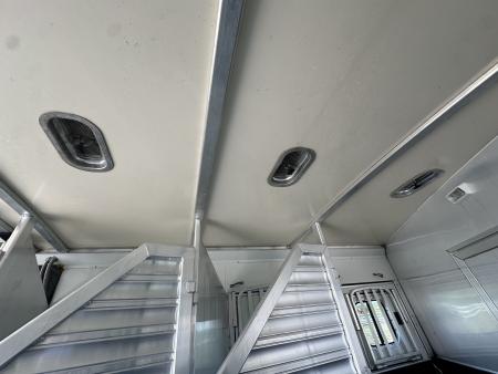 Used 2006 Cimarron Trailers 3H 15.5" LQ Horse Trailer