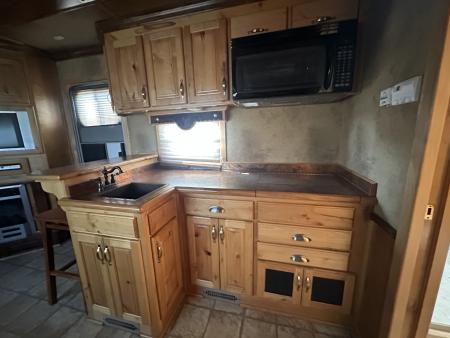 Used 2006 Cimarron Trailers 3H 15.5" LQ Horse Trailer