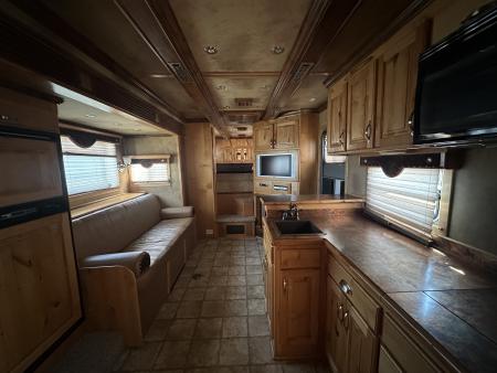 Used 2006 Cimarron Trailers 3H 15.5" LQ Horse Trailer