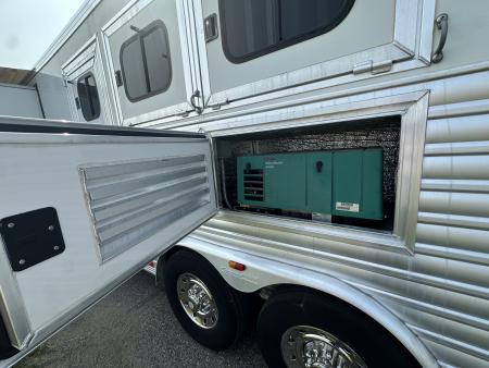 Used 2006 Cimarron Trailers 3H 15.5" LQ Horse Trailer