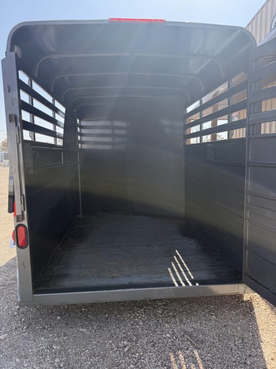 Used 2022 WW 2 HORSE Horse Trailer