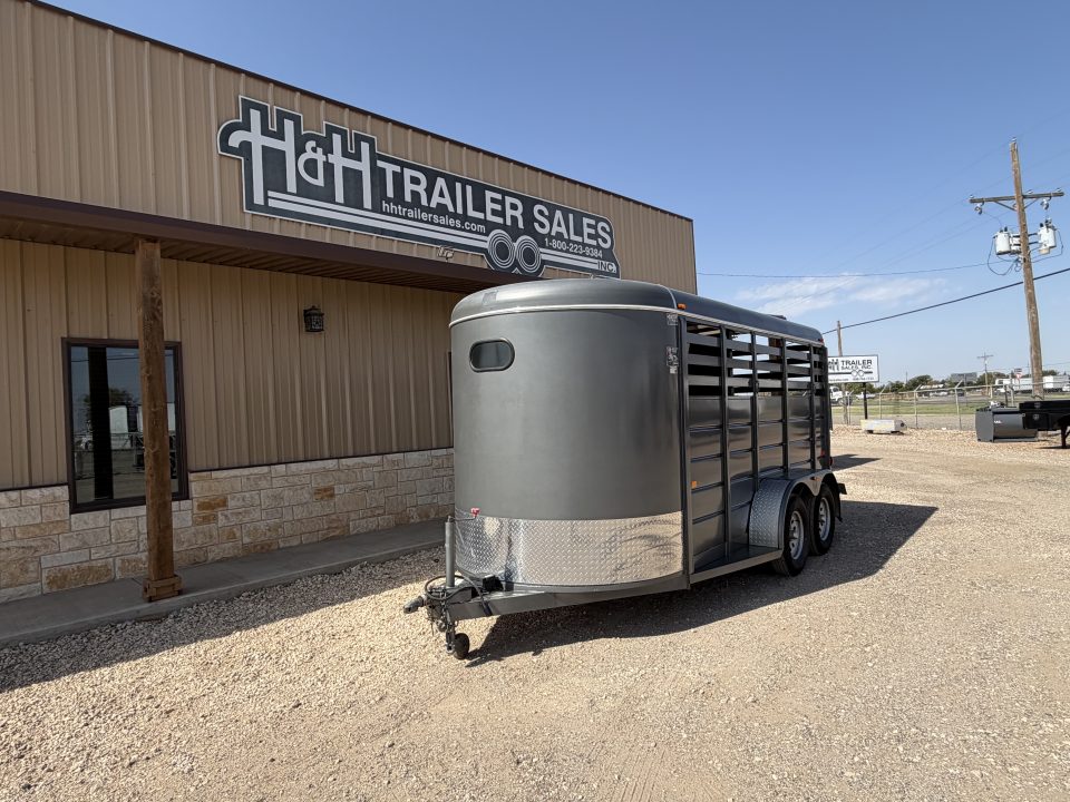 Used 2022 WW 2 HORSE Horse Trailer